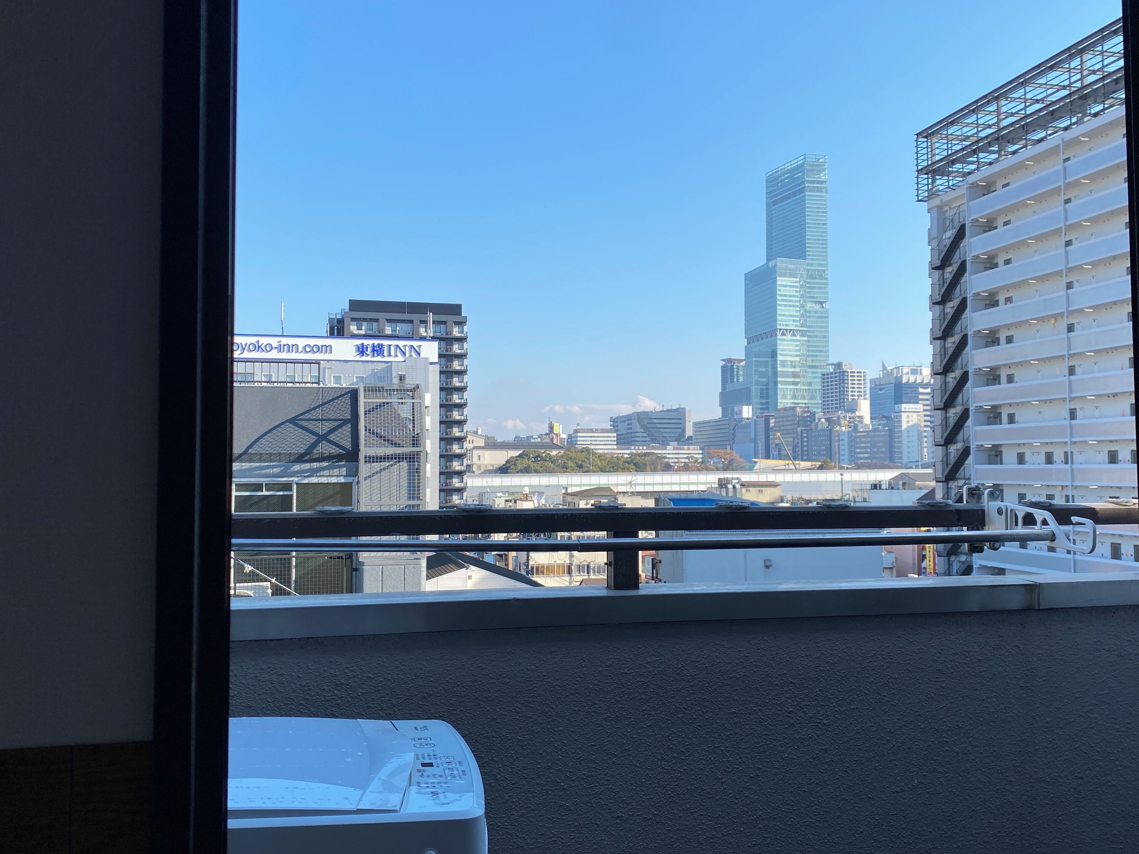 Apartemen Kota, 2 Tempat Tidur Twin, lemari es & microwave, pemandangan kota (AH703) | Lanai