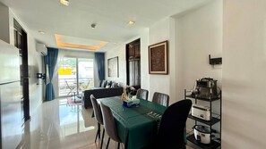 Condo, 2 quartos, acessível, sacada | Sala de jantar