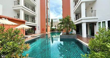 6-20 - 2 Bdr Condo With Balcony and Shared Pool