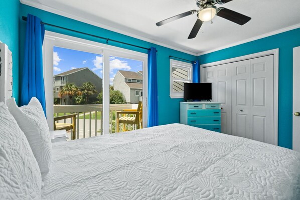 2 bedrooms, desk, iron/ironing board, WiFi