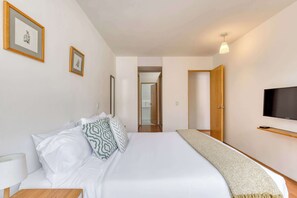 2 bedrooms, desk, iron/ironing board, travel crib