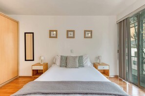 2 bedrooms, desk, iron/ironing board, travel crib - 2BR Stay for 2026 Games – Central Rio de Janeiro (Ciudad de México)