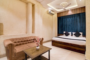 Family Room | Room amenity