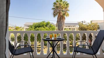 Basic Studio, Balcony, Garden View | Terrace/patio