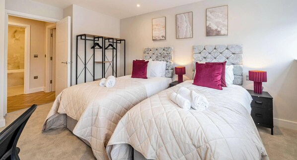 Unclassified image, 1 of 28, button - FREE Parking, Hi-Speed WiFi,55 Inch 4K TV LongStay (Farnborough)
