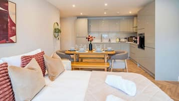 2 bedrooms, desk, iron/ironing board, travel cot