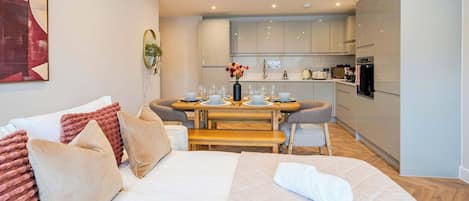 2 bedrooms, desk, iron/ironing board, travel cot