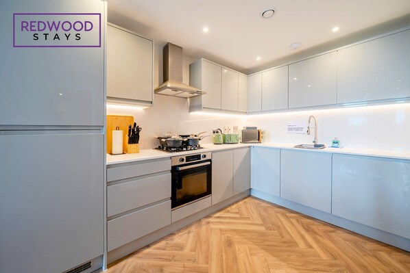 Fridge, microwave, oven, stovetop