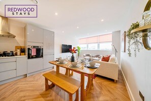 Interior - FREE Parking, Hi-Speed WiFi,55 Inch 4K TV LongStay (Hampshire)