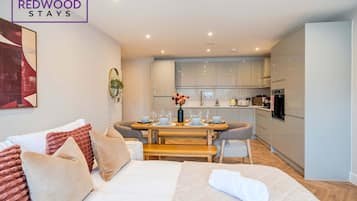 2 bedrooms, desk, iron/ironing board, travel cot