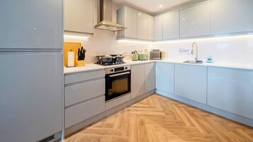 Fridge, microwave, oven, stovetop