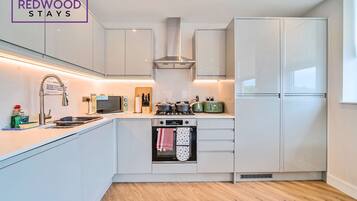 Fridge, microwave, oven, stovetop