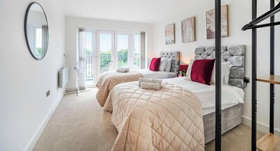 Penthouse | FREE Parking | Hi-Speed WiFi | Balcony