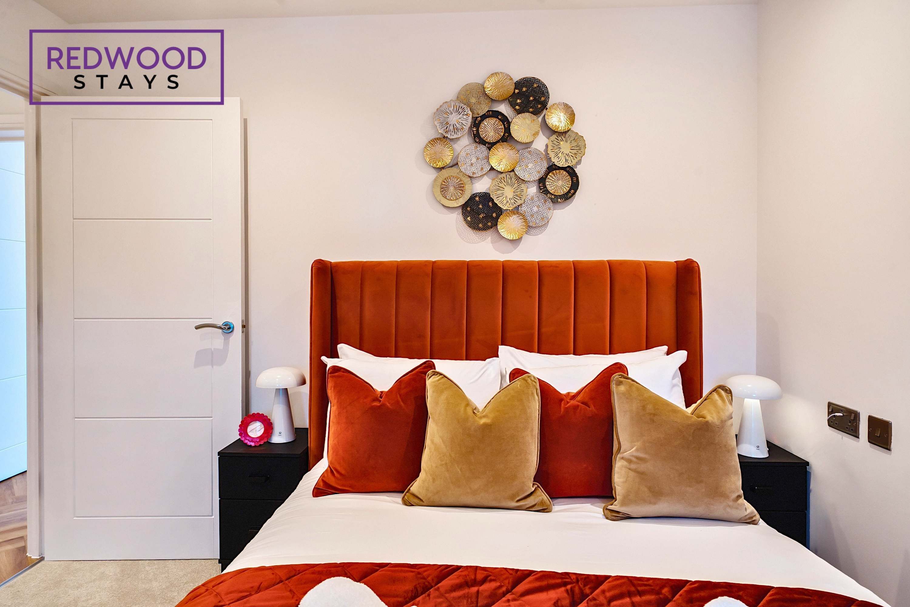 2 chambres, bureau, fer et planche à repasser, lit parapluie