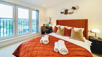 2 bedrooms, desk, iron/ironing board, travel cot