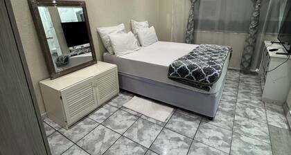 8 Sleeper, family friendly house with a charming swimming pool in Cape Town.