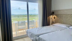 2 chambres, fer et planche à repasser, Wi-Fi gratuit, draps fournis