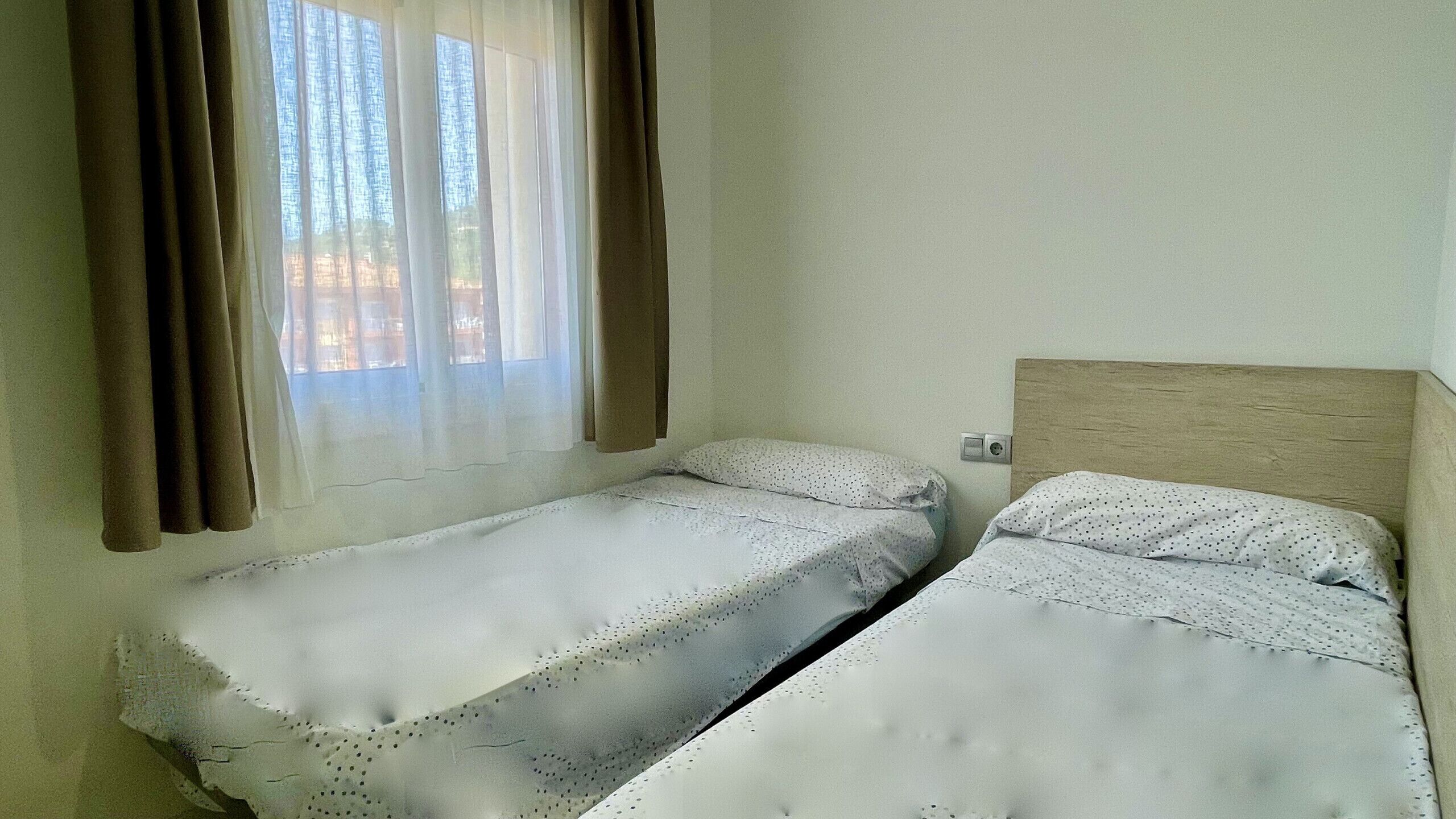 2 slaapkamers, een strijkplank/strijkijzer, gratis wifi, beddengoed