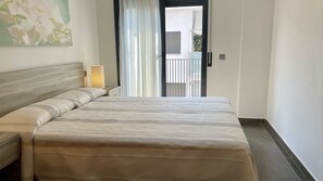 3 bedrooms, iron/ironing board, bed sheets