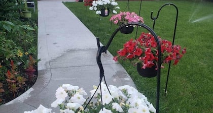 Private Walk Out Garden Apartment With Patio