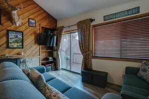 Smart TV, chimenea y reproductor de DVD