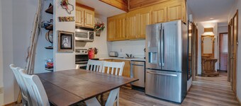 New listing! Condo within walking distance of the lift