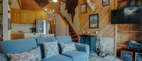 Smart TV, chimenea y reproductor de DVD