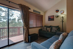 Smart TV, fireplace, DVD player - Condo within walking distance of the Chile Express (Angel Fire)