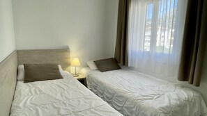 2 bedrooms, iron/ironing board, WiFi, bed sheets