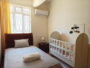 2 bedrooms, desk, iron/ironing board, travel cot - Mont Choisy Beach Apartment with Private Garden (Pamplemousses)