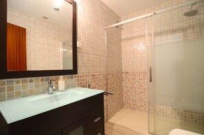 Shower, towels