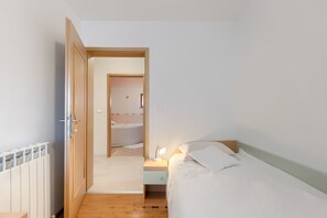 3 chambres, fer et planche à repasser, lit parapluie, Wi-Fi gratuit
