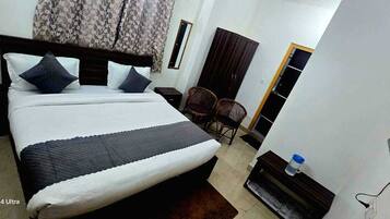 Quarto casal luxo, vista para a cidade | Wi-Fi de cortesia, roupa de cama