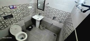 Deluxe Double Room, City View | Bathroom