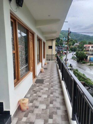 Balcony view - SR View Valley Bhimtal with Parfect View (Bhimtal)
