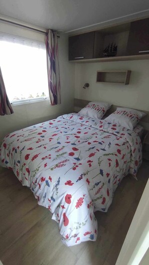 2 bedrooms, iron/ironing board