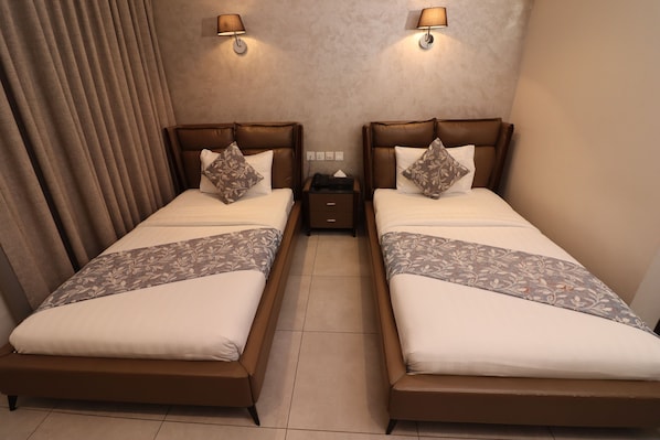 Quarto casal ou duplo luxo, vista para a cidade | Roupas de cama premium, frigobar, escrivaninha