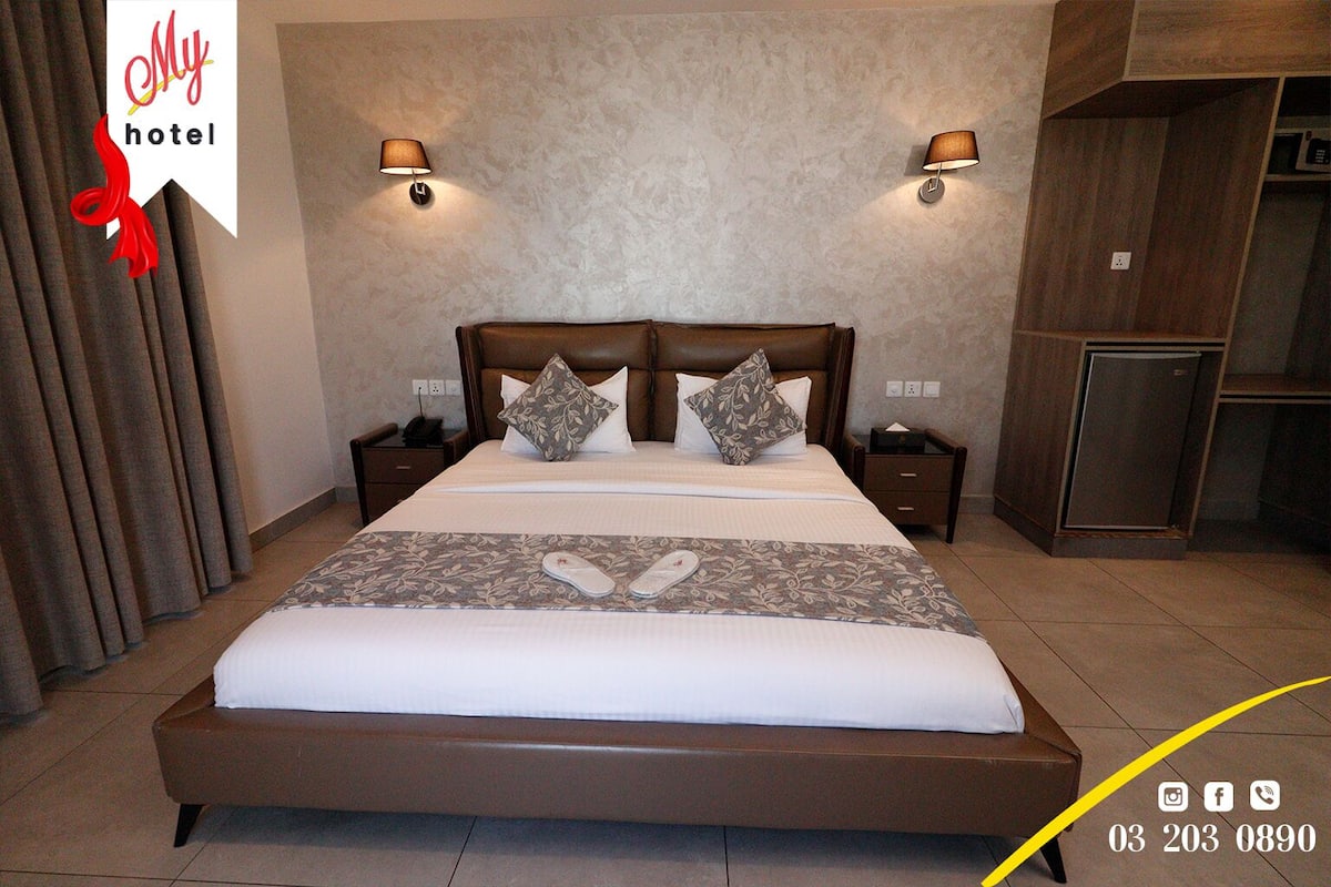 Suíte luxo | Roupas de cama premium, frigobar, escrivaninha