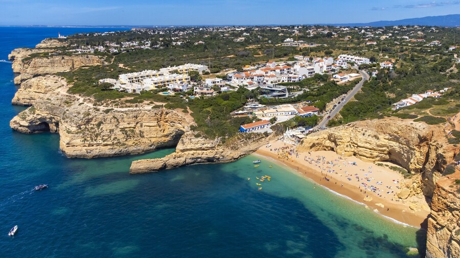 Apartment Near Praia do Carvalho Beach