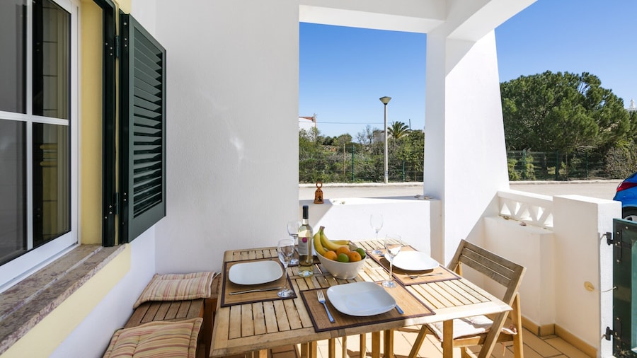 Apartment Near Praia do Carvalho Beach