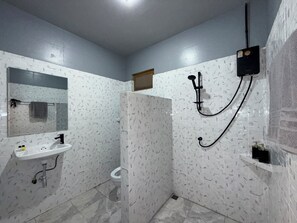 تجهيزات دش، مجففات شعر، مناشف، صابون