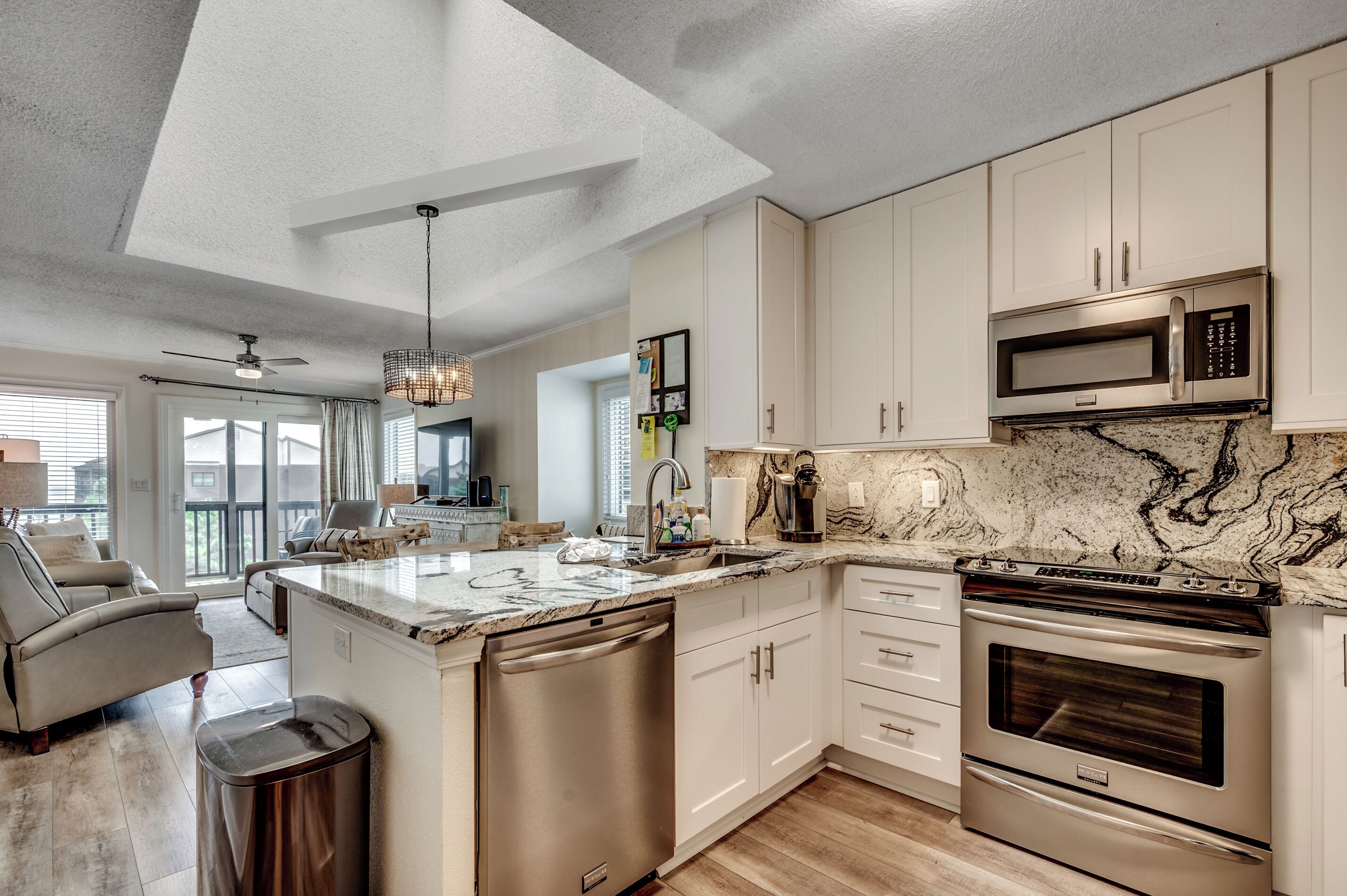 冰箱、微波炉、烤箱、炉灶