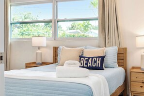 4 bedrooms, iron/ironing board, travel crib, WiFi - 2035 SqFt | King Bds | BBQ | W/D | No C/O Instr (Largo)