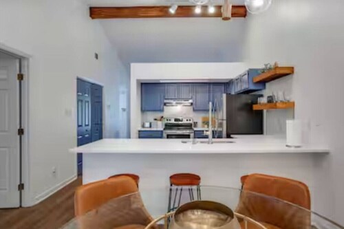 The Restful Retreat-sleeps 6 Duke UNC Chapel Hill