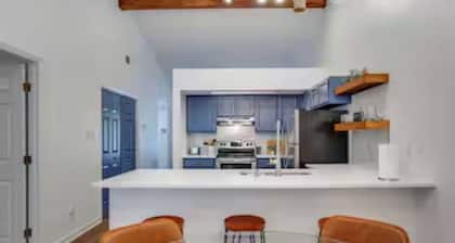 The Restful Retreat-sleeps 6 Duke UNC Chapel Hill