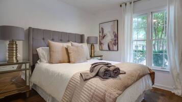 2 bedrooms, desk, iron/ironing board, travel crib