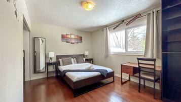 5 dormitorios, escritorio, tabla de planchar con plancha y wifi