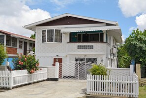 Exterior - 3-bedroom apartment in awesome Georgetown with AC & Generator (Georgetown)