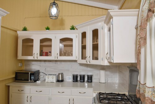 3-bedroom apartment in awesome Georgetown with AC & Generator