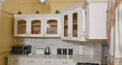 3-bedroom apartment in awesome Georgetown with AC & Generator